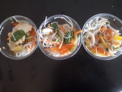 סלט אסייתי אישי בכוסות-12 יחידות