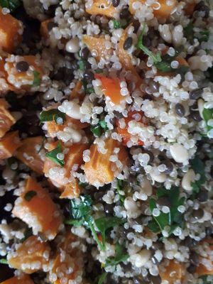 סלט קינואה טבעוני