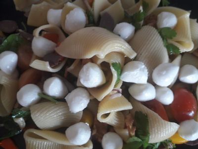 סלט פסטה ומוצרלה