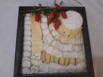 פלטת גבינות עשירה