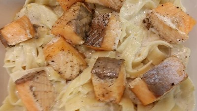 פסטה ברוטב שמנת לימון .עם ארטישוק וסלמון