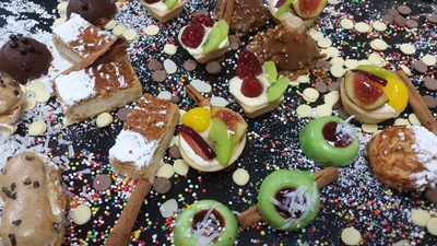 מגש 8 סוגי קינוחים לראש השנה-24 קינוחים